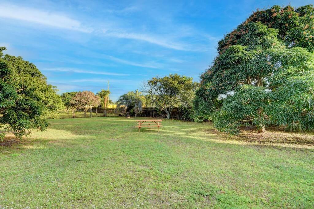 Ananda Farmhouse And Retreat. Lake Worth Beach Exterior photo
