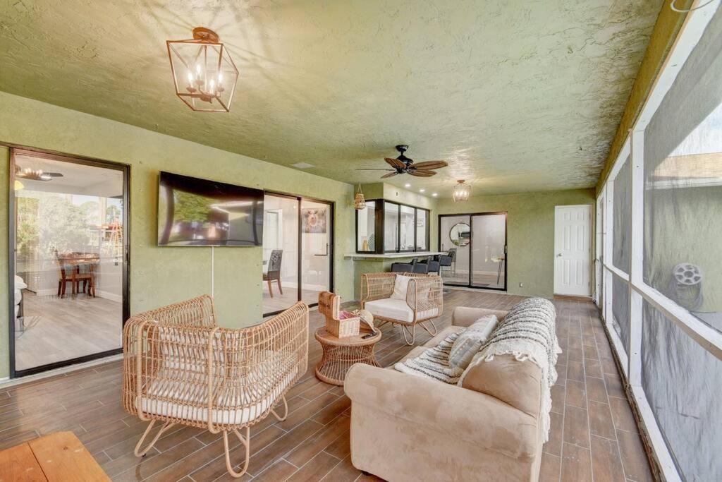 Ananda Farmhouse And Retreat. Lake Worth Beach Exterior photo
