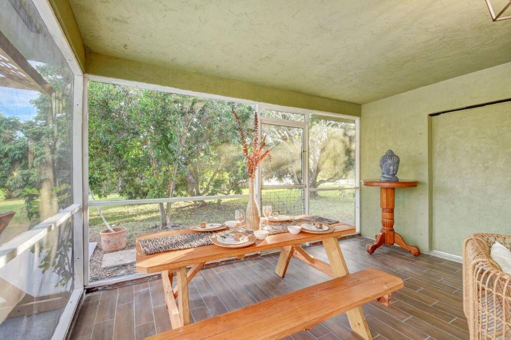 Ananda Farmhouse And Retreat. Lake Worth Beach Exterior photo